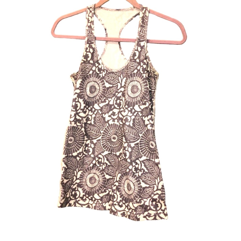 Lululemon dove gray white floral mosaic tile print stretch tank top 10 
…